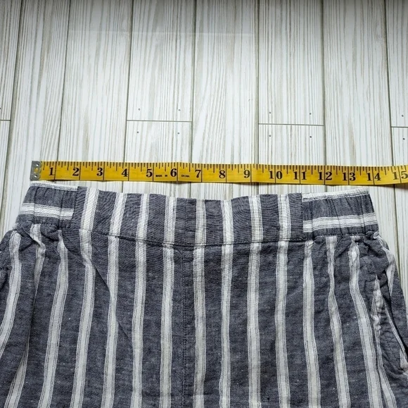 Christian Siriano Preppy Striped Linen Shorts in Blue and White Size Medium - Picture 3 of 7